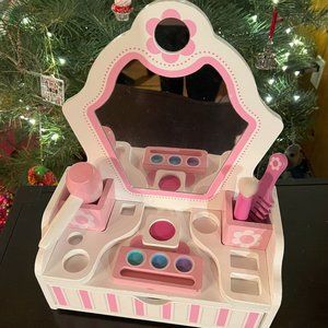 Melissa & Doug Beauty Salon Playset
